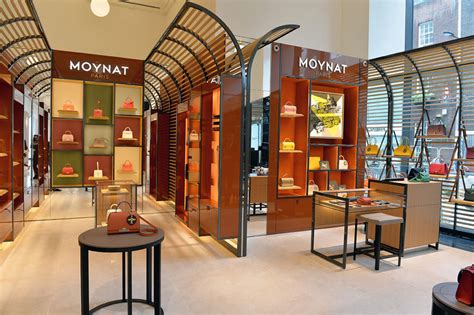 Shop Moynat .